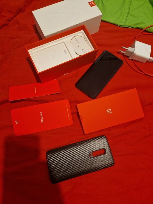 Перфектен One Plus 7 Pro и зарядно