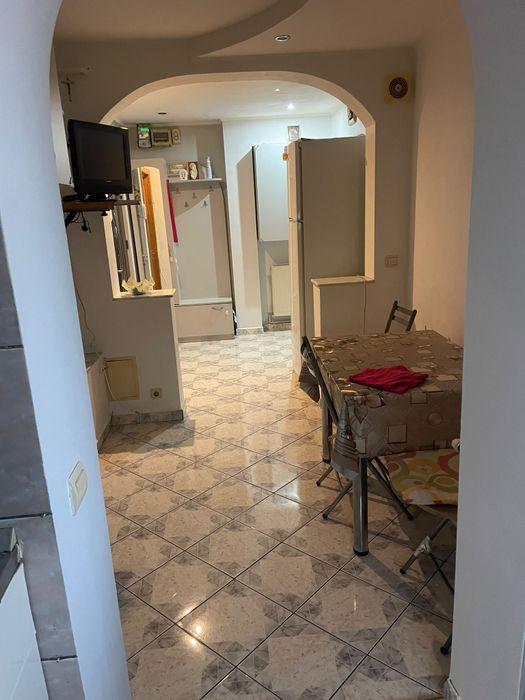 Inchiriez ap 2 camere zona centrala  mobilat  si  utilat    solocit seriozite PRETU ESTE  DE  300. DE EURO   + 300  EURO  GAR   EXCLUS  INTERMEDIARI