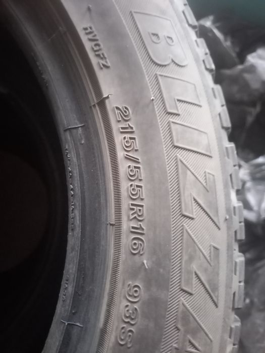Продам резину Bridgestone 215,55,16 зима