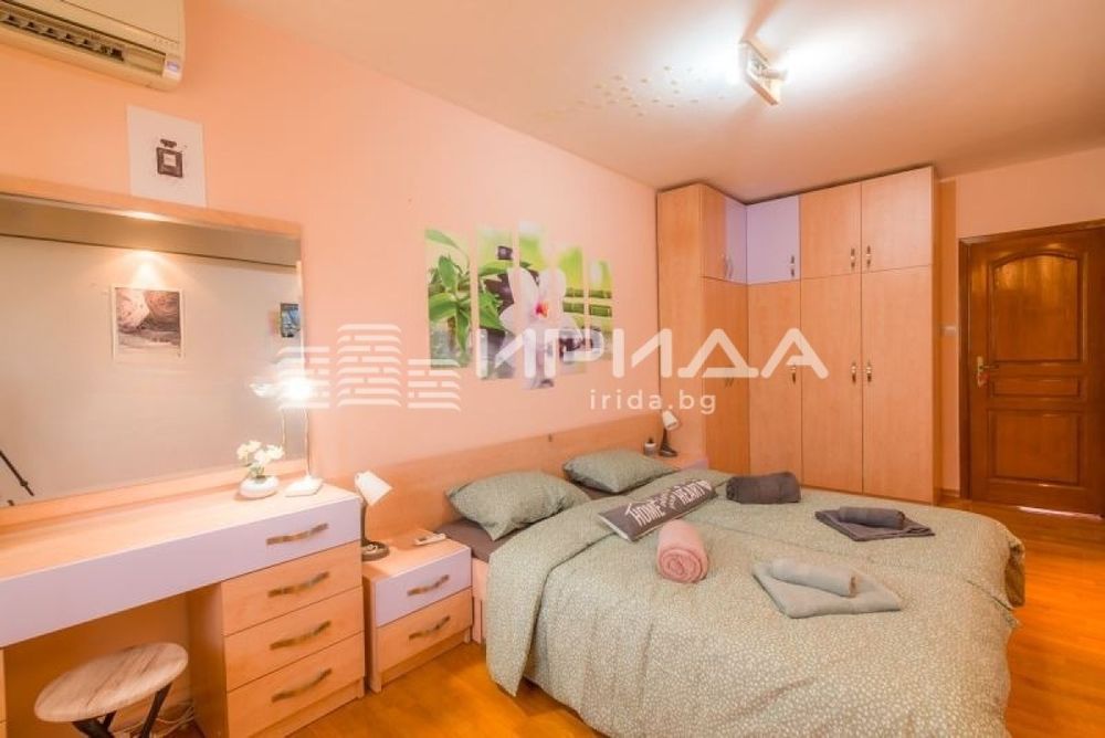 Продава се Тристаен апартамент в София, Център - 98 кв.м за 1978 €/кв.м - Снимка #4