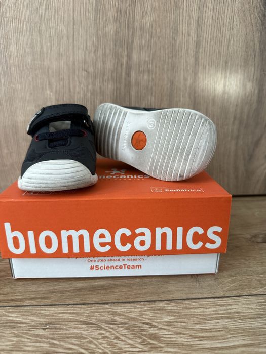 Обувки за прохождане biomecanics