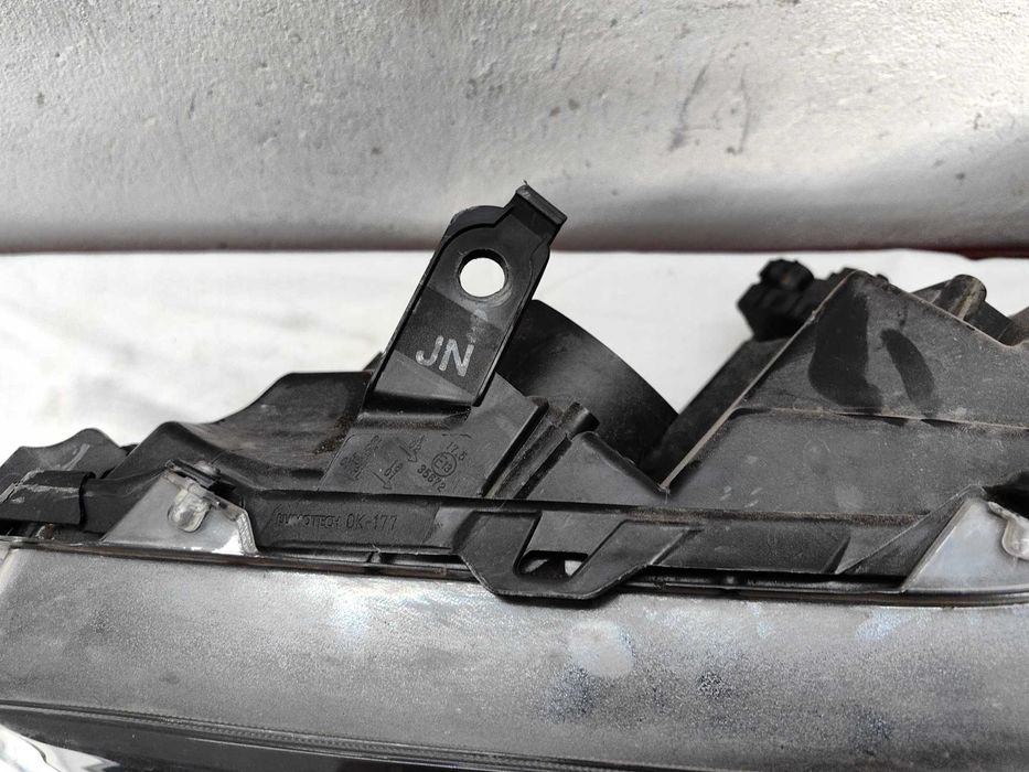 Оригинални  фарове Ляв Десен  Тойота  Toyota Hilux 2018