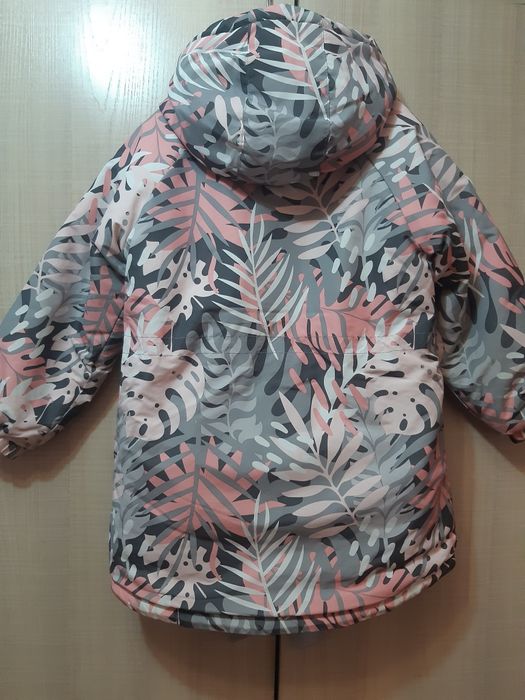 Продам куртку для девочки