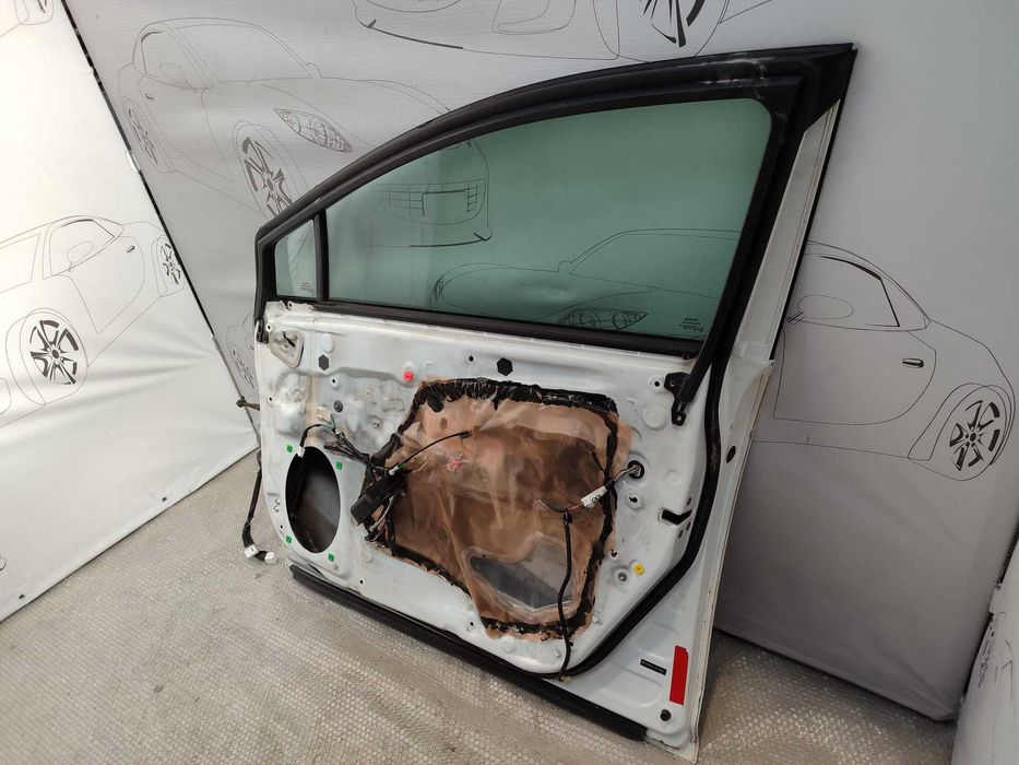 Ușă Față Dreapta Toyota Avensis T270 Sedan Alb Culoare 070 2015 / [2015-2018] / 6700105081 6700105071 (3A)