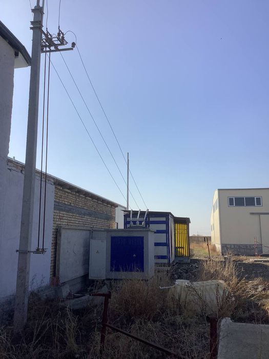 Производственная база с общей земельной площадью 1.3 гектара