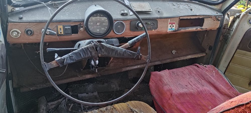 Трабант  на части