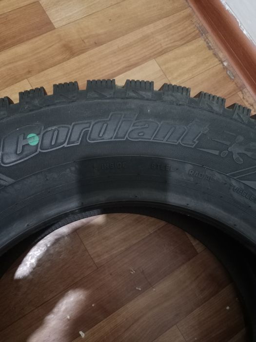 Продаеться Шины 215/65/16