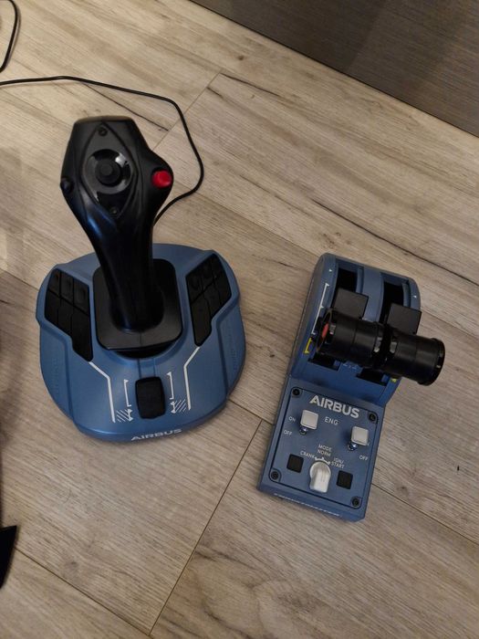 Thrustmaster TCA Officer Pack Airbus + Thrustmaster TFRP pedale paloniere SE VAND SI SEPARAT