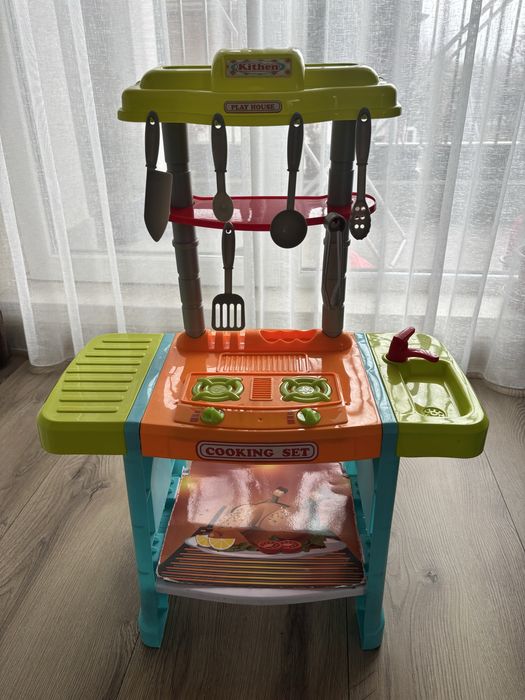 Детска пластмасова кухня
