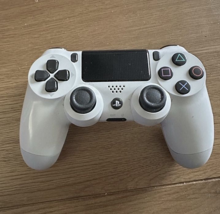 Consola Playstation 4 500 Gb si doua controllere