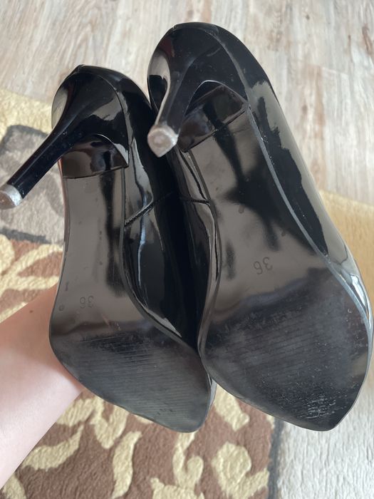 Обувки лачени стилето