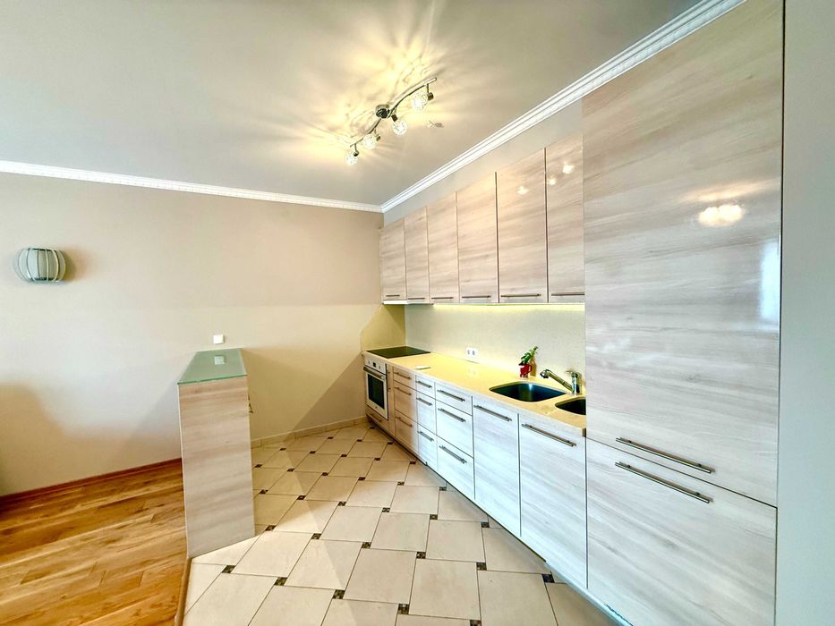 Дава се под наем Тристаен апартамент в София, Младост 2 - 100 кв.м за 897.6 € - Снимка #2