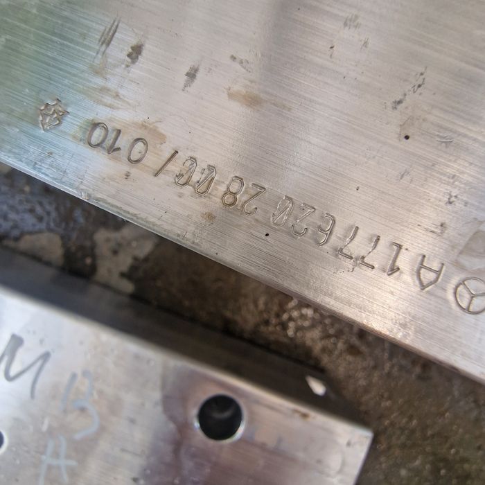 Mercedes Benz A 177 2020 греда предна броня долна и средна