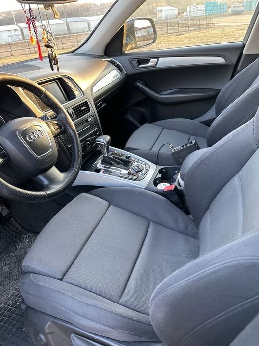 Audi q 5 quatro  propietar Scimb cu Renault Trafic 6 locuri!