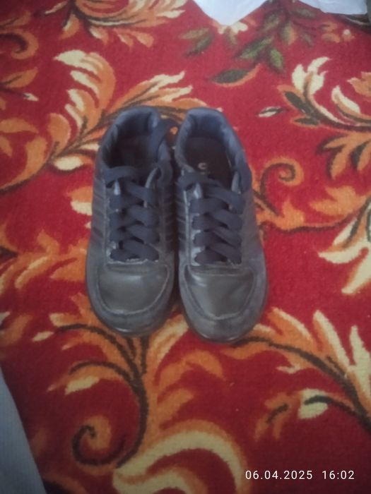 Кроссовка ношаный