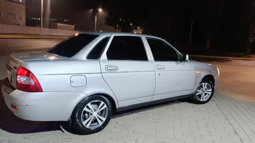 Лада приора. 2070