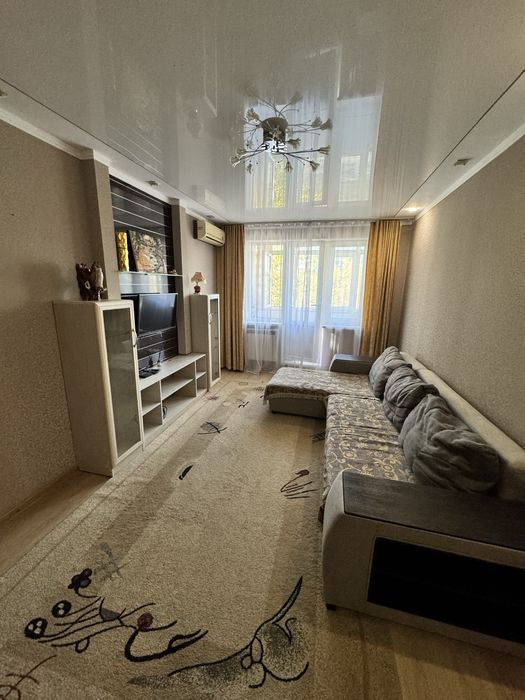 Сдам 2 ком кв в центре возле Абая