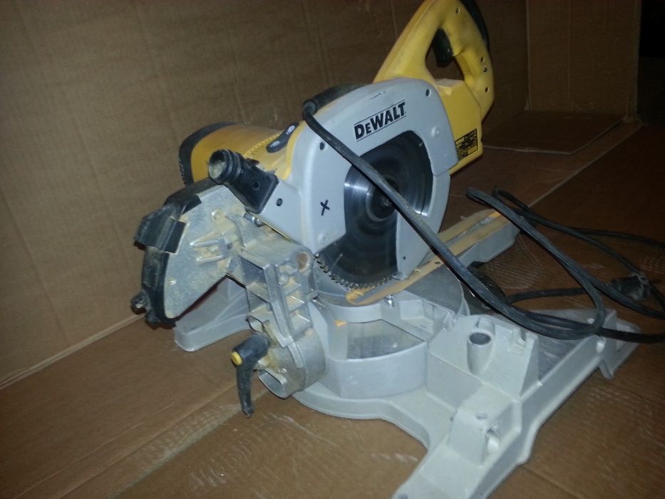 Продавам настолен циркуляр