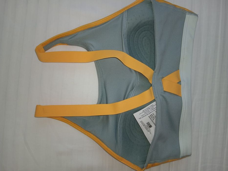 Bustiera under armour