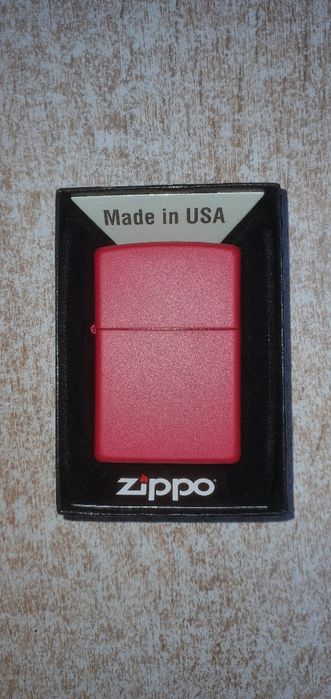 Zippo noua in cutie