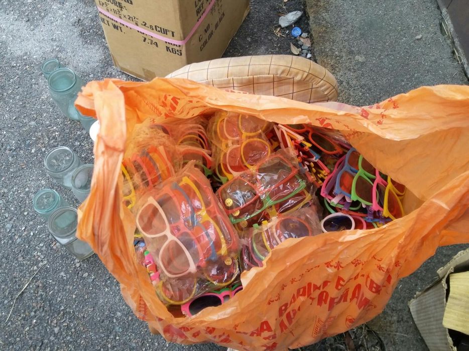 Очки пластмассовые