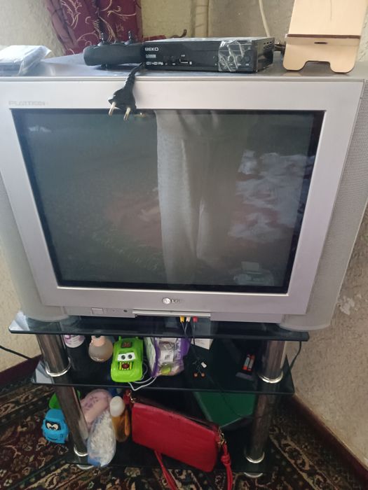 LG Telivizor ishlab turibdi kimga kk