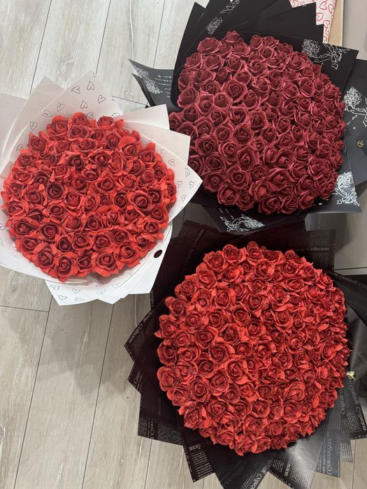 Букети от брокатени рози