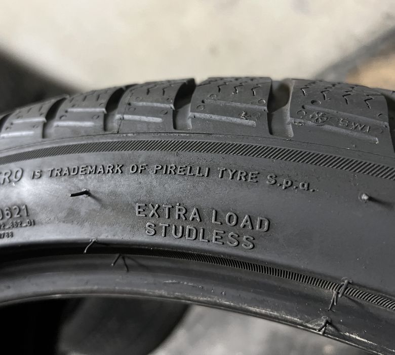 315/30/21 PIRELLI - 2бр. като Нови!