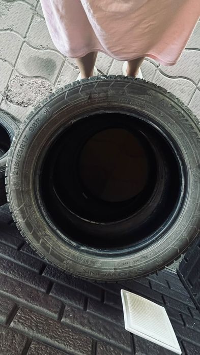 Продам шины 215/55R17