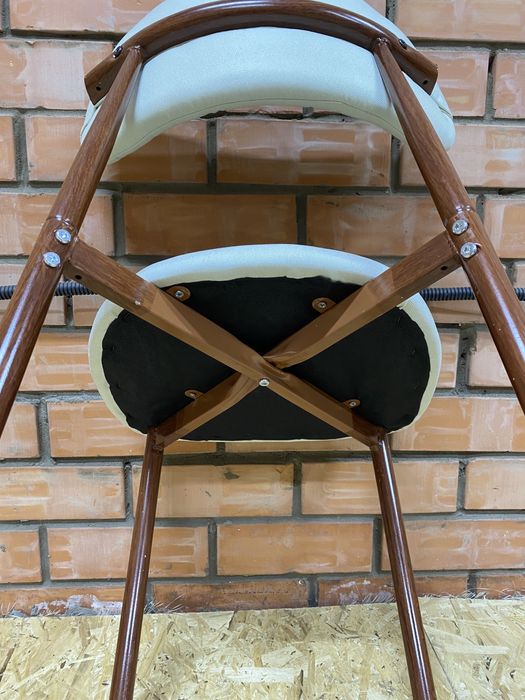 Продам стулья новые