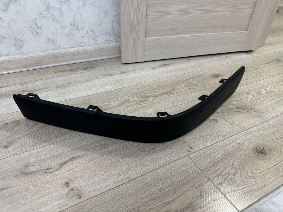 Накладка переднего бампера Ауди 80 Б4