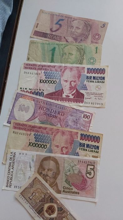 Vând bacnote vechi în stare bună, colecția este alcătuită din mai mult