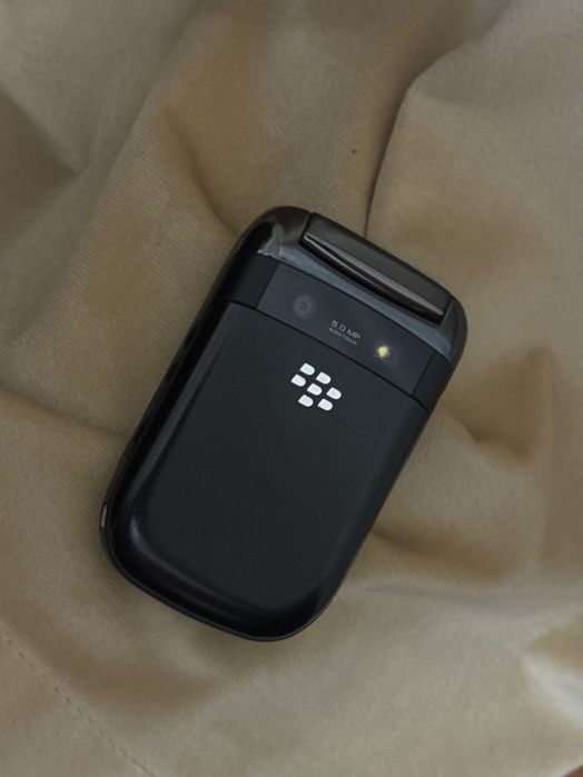 Телефон BlackBerry 9670