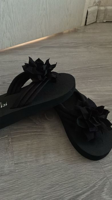 Продам модные женские шлёпанцы