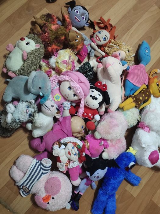 Игрушки мягкие продам.