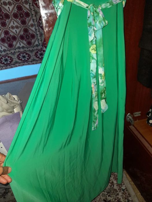 Вечерние платья в зелёном цвете