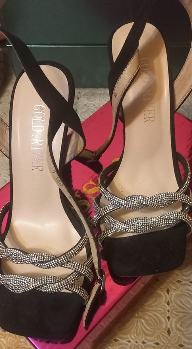 Продам туфли на каблуках