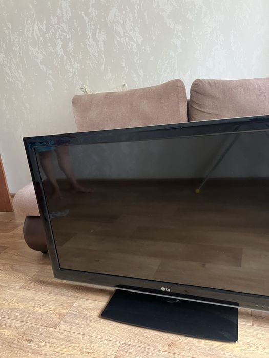Телевизор LG.
