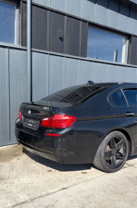 Dezmembrez Bmw F10 M pachet 520D 184 cp