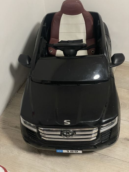 Детская машинка электрическая