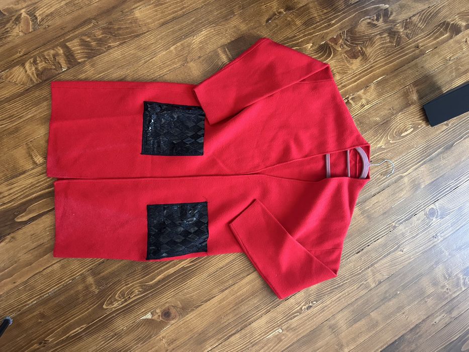 Червено палто с джобове