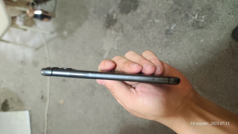 Iphone 11  sotiladi