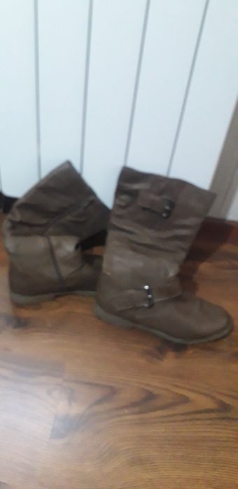 Продавам боти и ботуши