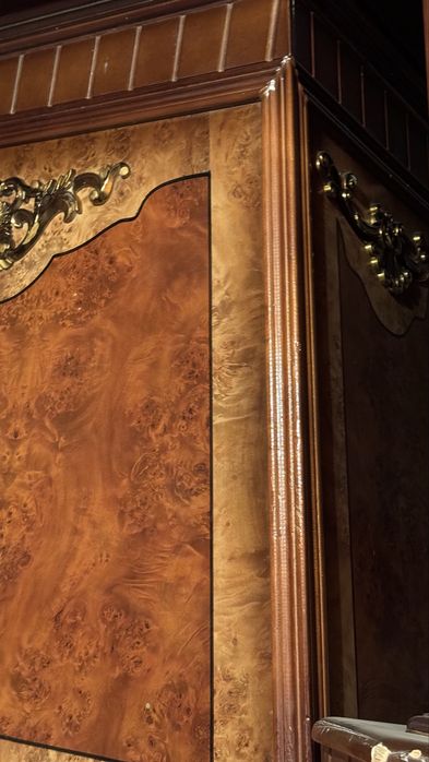 Сутлья и стол для гостиннлй