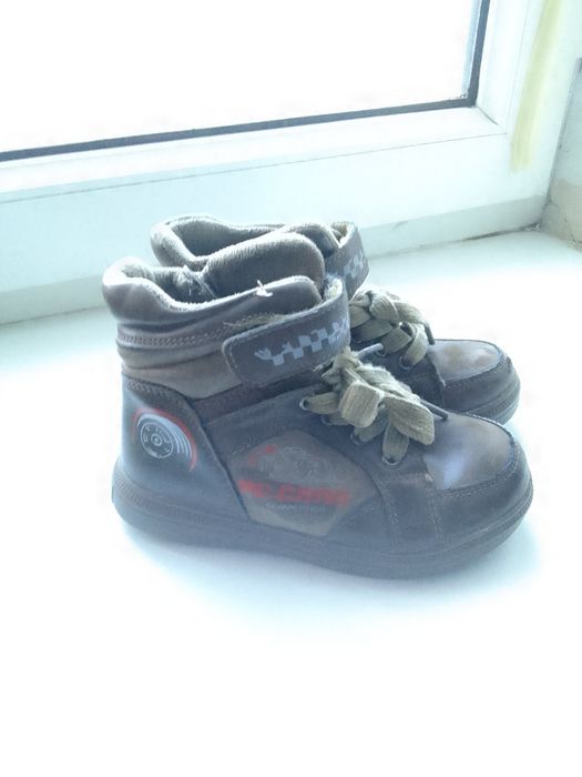 Продается детская обувь