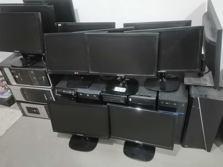 Срочно продаются мониторы разные