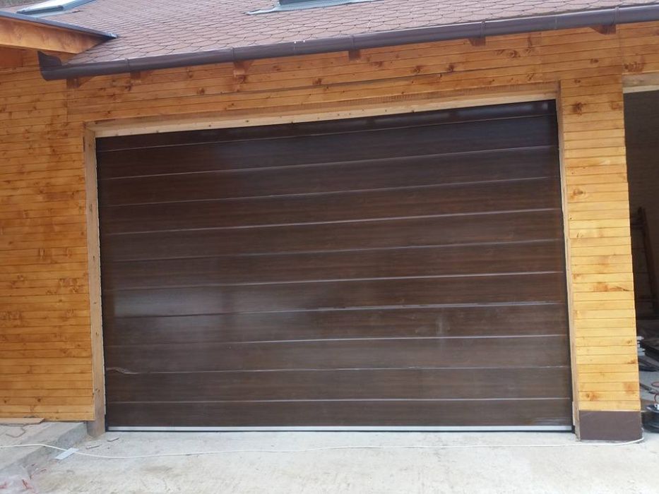 Usi de garaj Producator