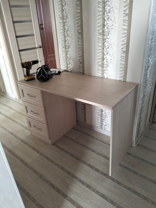 Стенка. Стол тумба отельно