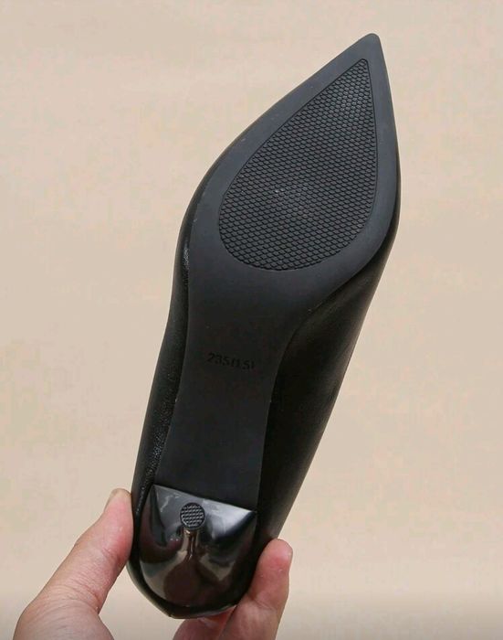 Два чифта нови дамски обувки на ток номер 34