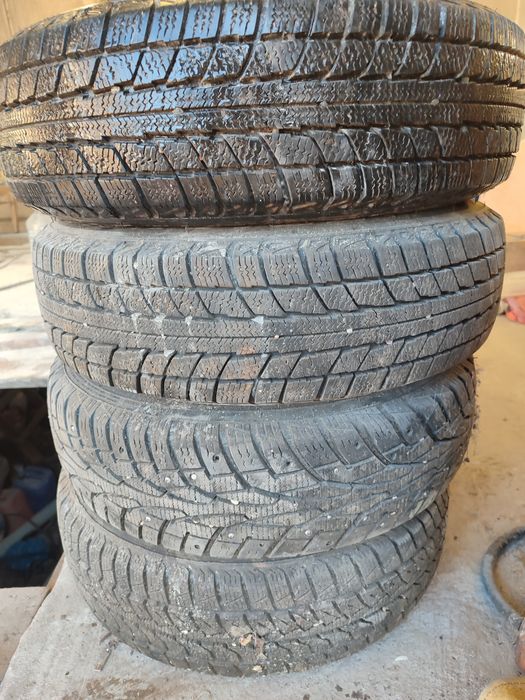 Резина зимняя . На 14